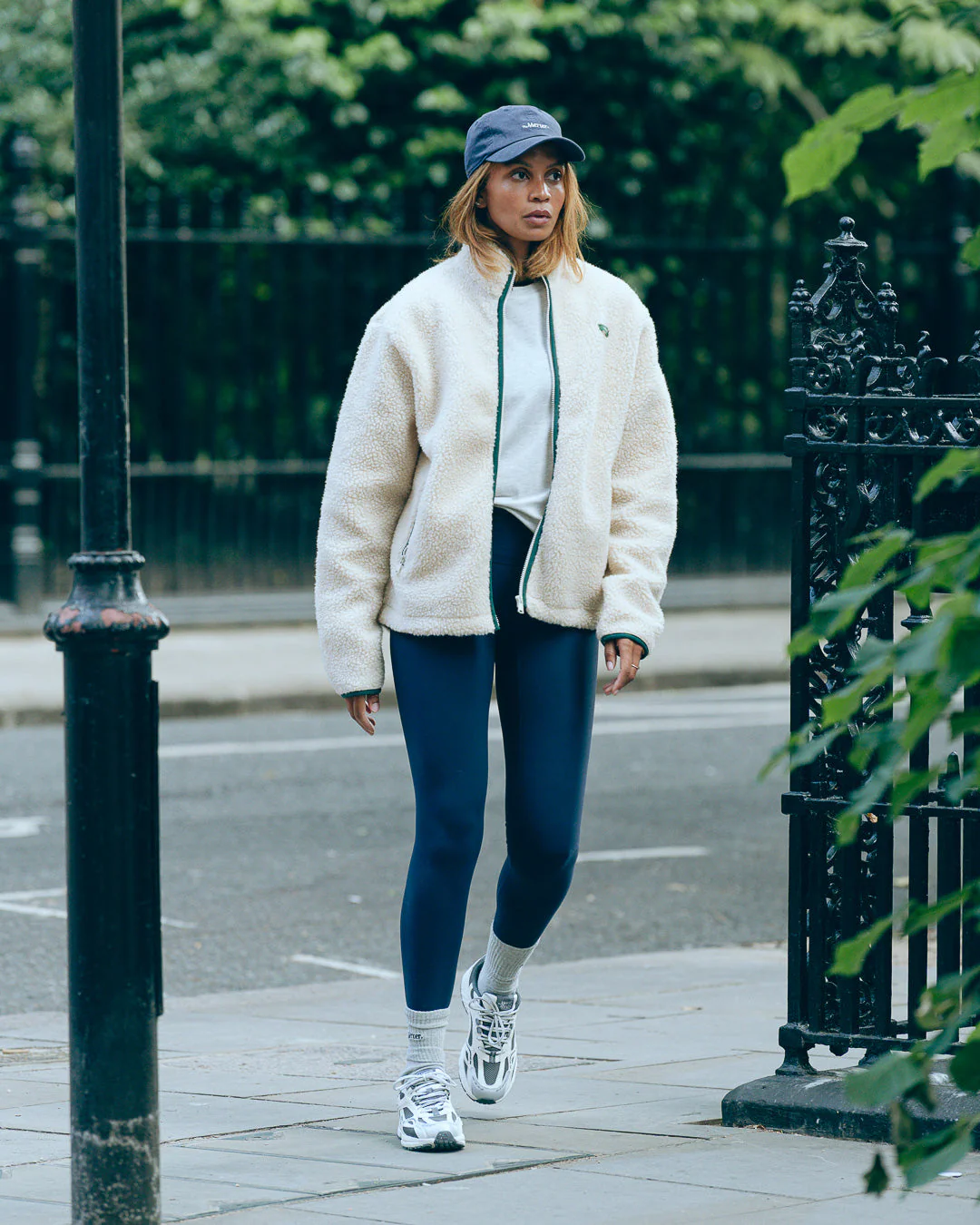 The Mercer Legging | Navy - Image 4